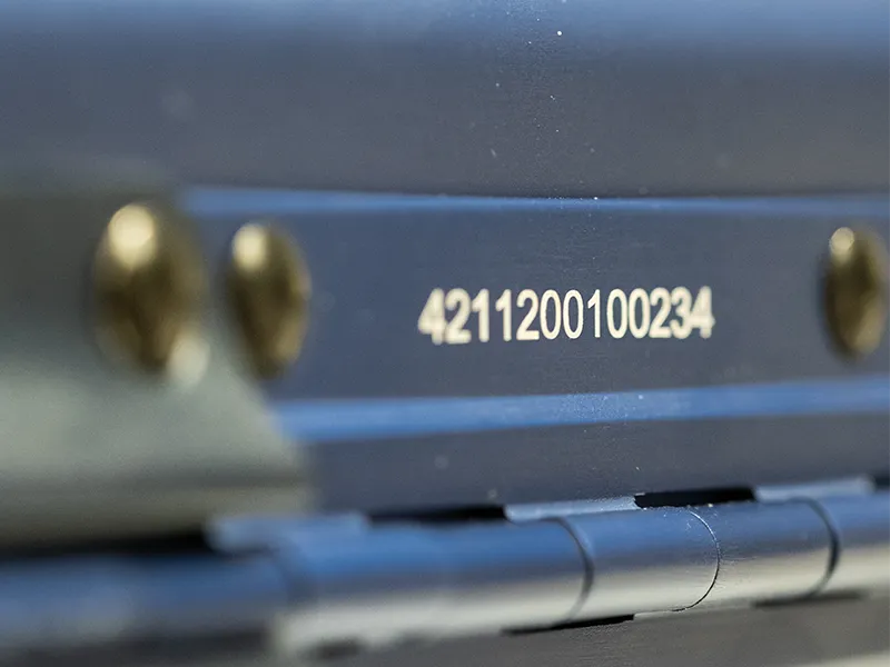 codice-seriale-stampato-su-macchinario-tecnico