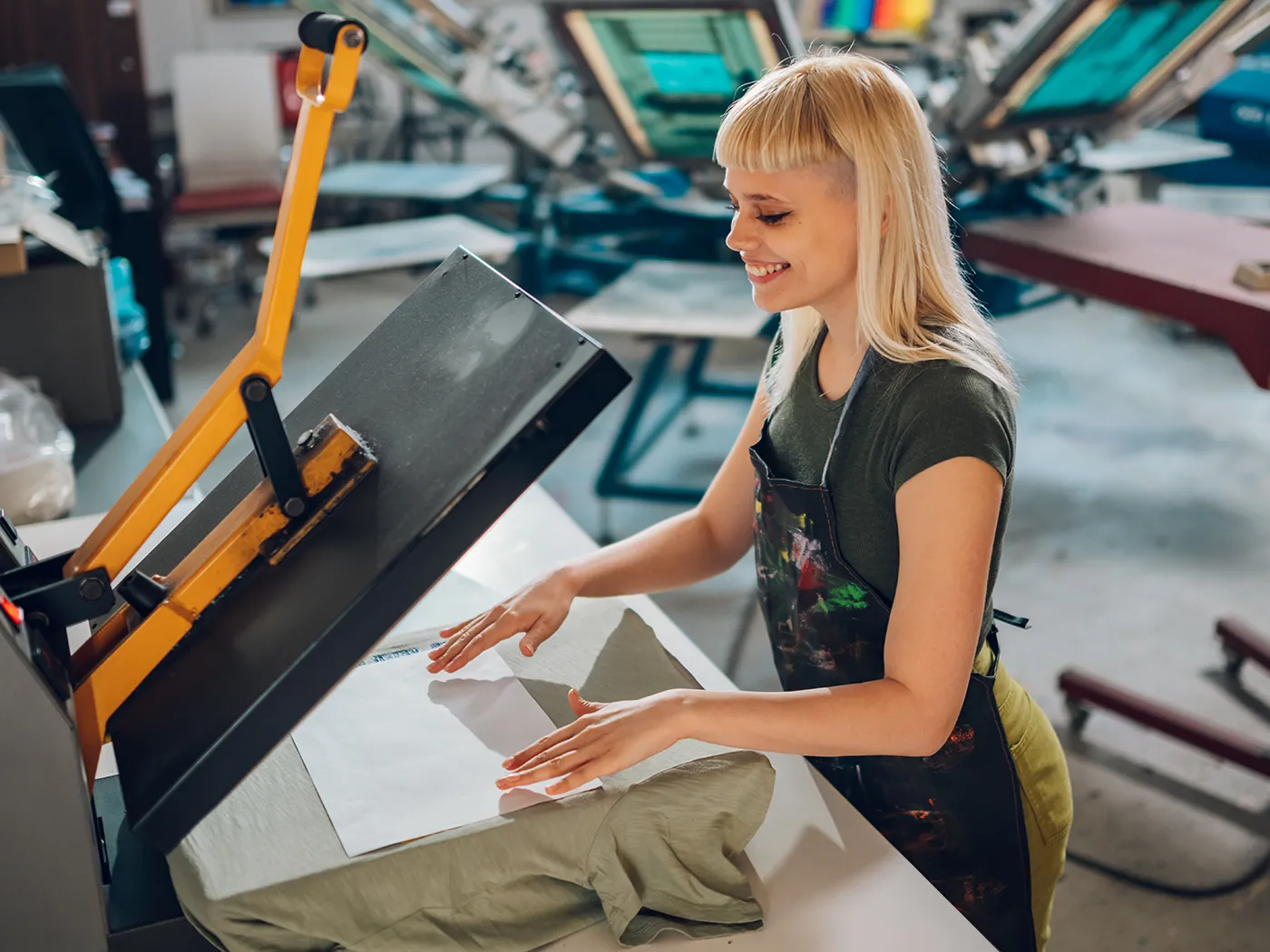 incollare-transfer-grafica-su-abbigliamento